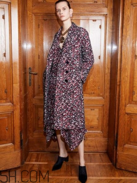 roberto cavalli2018早秋服裝系列好看嗎_有哪些款式？