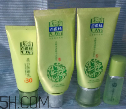 百雀羚泡沫潔面乳洗后緊繃嗎？適合干皮嗎？