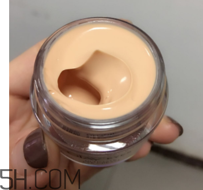 Olay素顏眼霜油不油？適合什么膚質(zhì)？