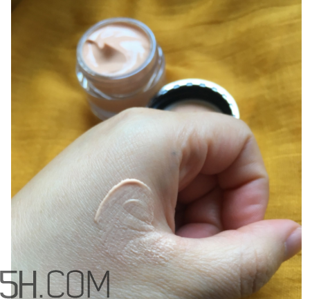 Olay素顏眼霜油不油？適合什么膚質(zhì)？