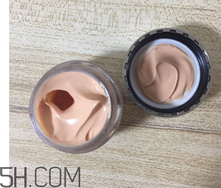 Olay素顏眼霜油不油？適合什么膚質(zhì)？