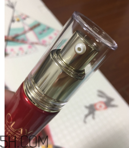 Olay小臉精華露是乳液嗎？用在哪一個(gè)步驟？