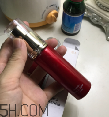 Olay小臉精華露適合什么季節(jié)用？什么膚質(zhì)？