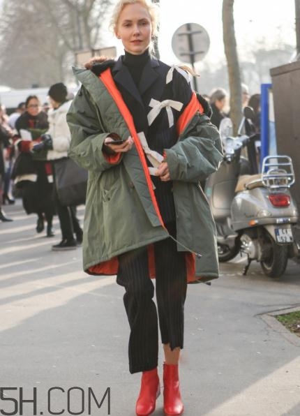 穿短靴怎么配衣服好看？短靴搭配什么上衣？