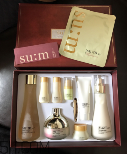 SUM37時光肌底套盒有什么？適合什么膚質(zhì)？