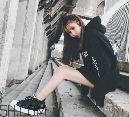 黑色衣服被漂白水弄壞怎么復(fù)原？黑色衣服被84燒黃了怎么辦？
