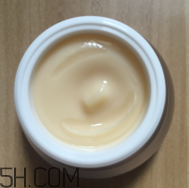 sum37魔法眼霜油不油？油皮能用嗎？