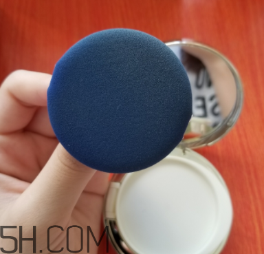 sum37空氣感氣墊霜浮粉嗎？適合油皮嗎？