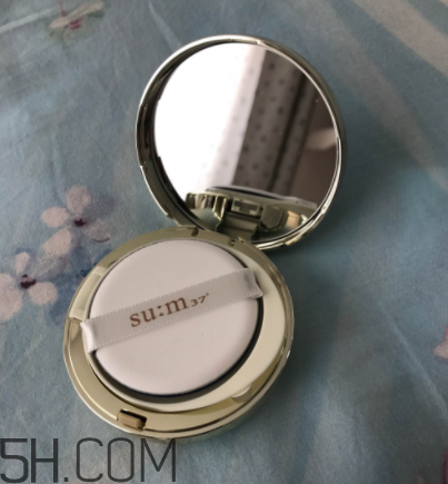 sum37空氣感氣墊霜浮粉嗎？適合油皮嗎？