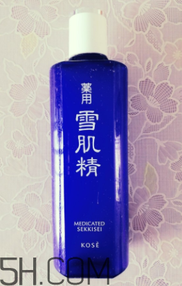 雪肌精化妝水適合干皮嗎？適合痘肌嗎？