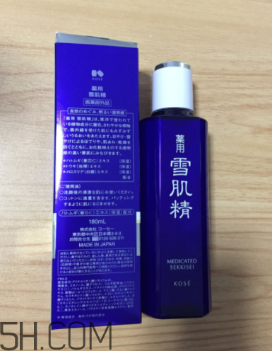 雪肌精化妝水盈潤(rùn)型適合油皮嗎？適合夏季嗎？