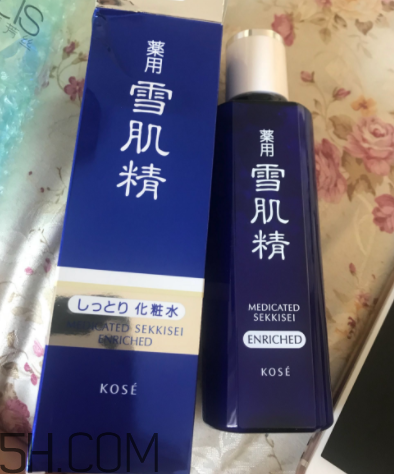 雪肌精化妝水盈潤型是清潔水嗎？能美白嗎？