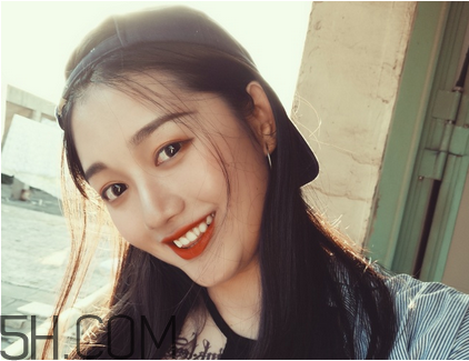 中午睡覺(jué)要卸妝嗎？怎么避免帶妝睡覺(jué)的危害？