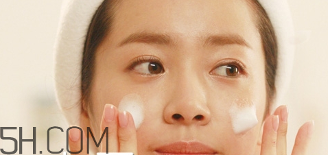 敏感肌膚用什么卸妝產(chǎn)品？臉上有紅血絲用什么卸妝？
