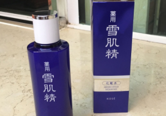 雪肌精化妝水盈潤型成分是什么？會(huì)使皮膚變薄嗎？
