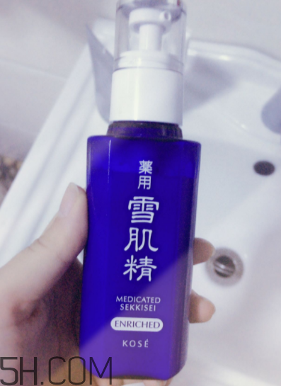 雪肌精盈潤乳液適合油皮嗎？適合夏季嗎？