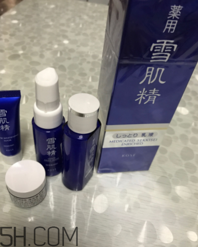 雪肌精盈潤乳液適合油皮嗎？適合夏季嗎？
