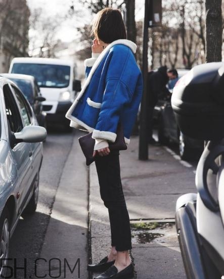羊羔絨牛仔外套怎么搭配？羊羔絨牛仔外套搭配女