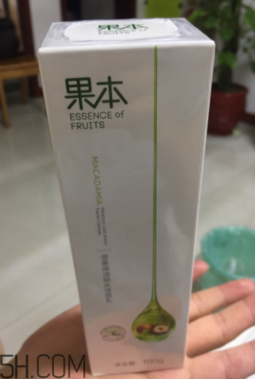 詩(shī)婷露雅堅(jiān)果潔面乳有泡沫嗎？適合油皮嗎？