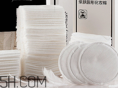 化妝棉卸妝時(shí)候要打濕嗎？使用化妝棉卸妝要注意什么？