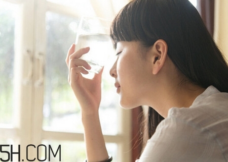 女性初潮一般多少歲？女性初潮年齡如何預(yù)測？