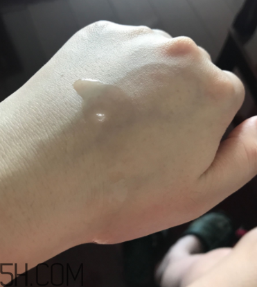 片仔癀珍珠亮膚水適合油皮嗎？適合夏季嗎？
