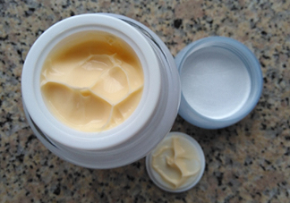 片仔癀珍珠膏白天能用嗎？會不會變黑？
