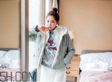 羽絨服出毛是怎么回事？羽絨服怎么清洗干凈？