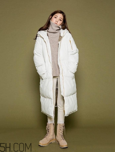 羽絨服怎么穿不顯胖？冬季好看的女裝羽絨服時(shí)尚搭配