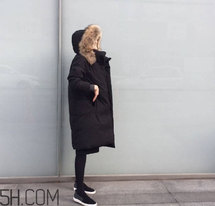 羽絨服怎么穿不顯胖？冬季好看的女裝羽絨服時(shí)尚搭配