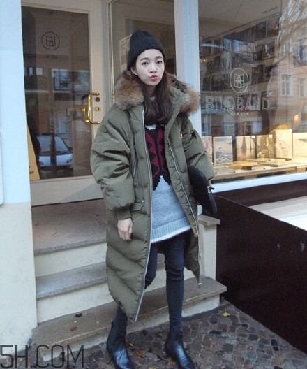 羽絨服怎么穿不顯胖？冬季好看的女裝羽絨服時(shí)尚搭配