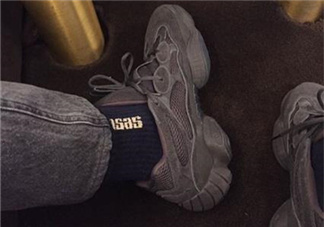 yeezy 500 desert rat純黑配色實物什么樣？