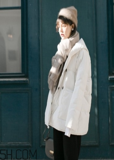 羽絨服搭配什么褲子好看？羽絨服搭配推薦