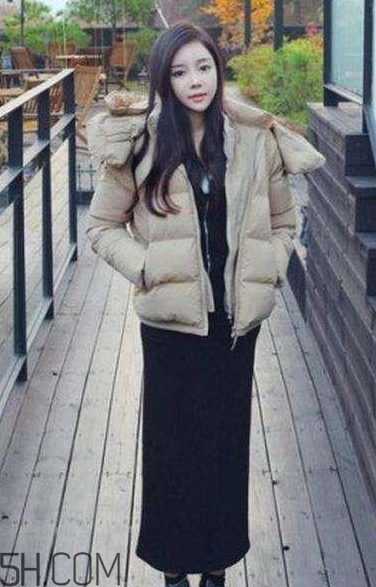 羽絨服搭配什么褲子好看？羽絨服搭配推薦