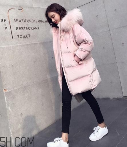 粉色羽絨服配什么鞋子？粉色羽絨服搭配鞋子圖片