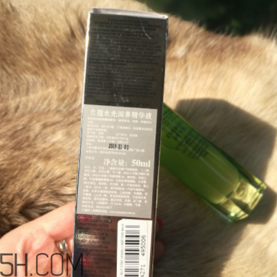 蘭蔻水光瓶后續(xù)要疊加面霜嗎？可以和精華疊加嗎？