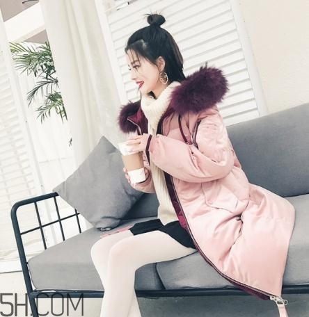 粉色羽絨服里面怎么搭配？粉色羽絨服內(nèi)搭什么？