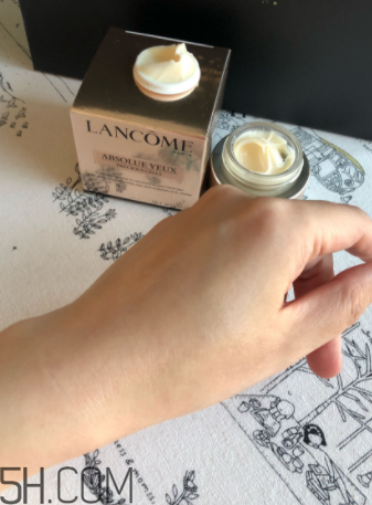 蘭蔻菁純眼霜與小黑瓶眼霜有什么區(qū)別？哪個(gè)好用？