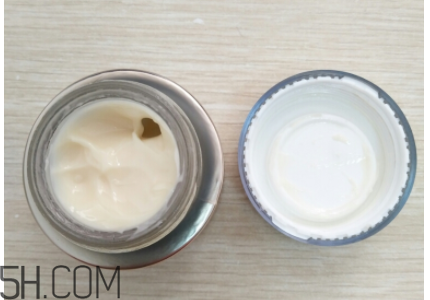 蘭蔻菁純眼霜與小黑瓶眼霜有什么區(qū)別？哪個(gè)好用？