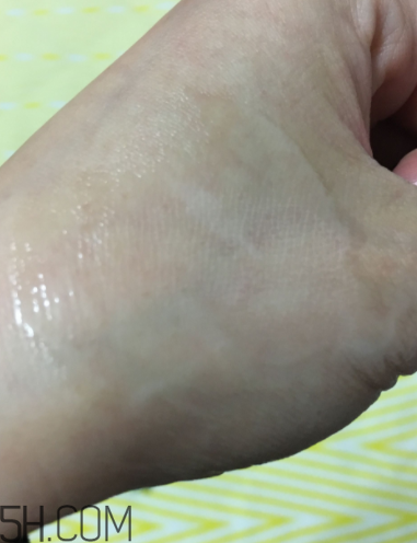 蘭蔻美膚修護精華乳有刺激嗎？適合敏感肌嗎？