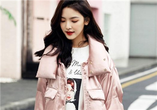 粉色羽絨服里面怎么搭配？粉色羽絨服內(nèi)搭什么？