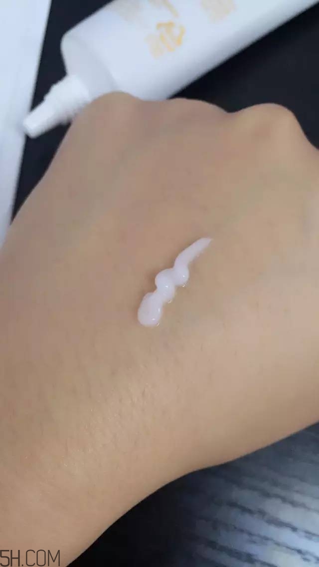 眼霜需要早晚都用嗎？ahc第五代眼霜效果怎么樣？
