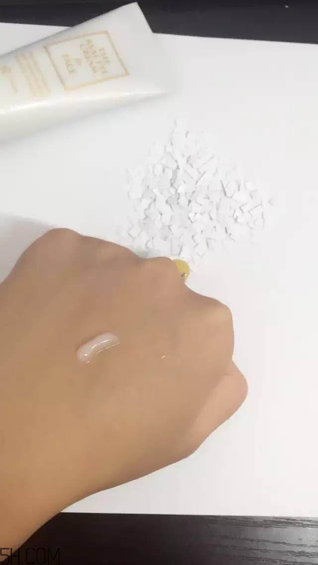 眼霜需要早晚都用嗎？ahc第五代眼霜效果怎么樣？