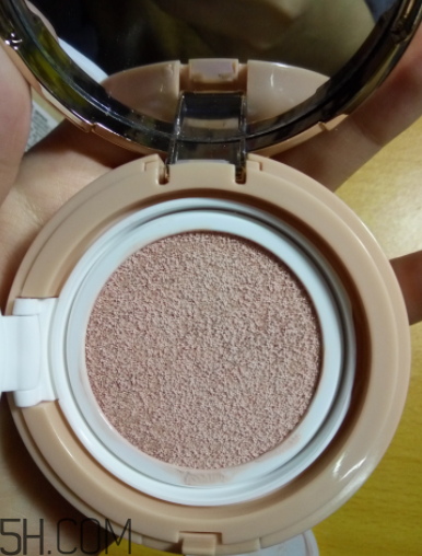 韓熙貞礦物氣墊霜油不油？適合油皮嗎？
