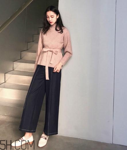 粉色毛衣搭配什么下身？粉色毛衣下面怎么搭配？