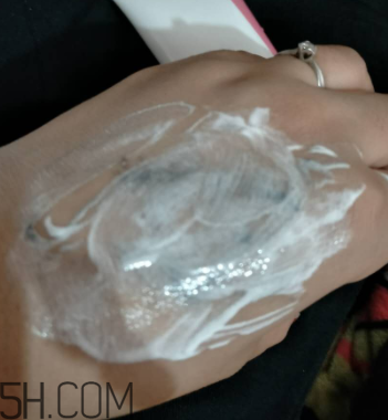 瓷肌晶透雪肌潔面乳可以卸妝嗎？清潔力如何？