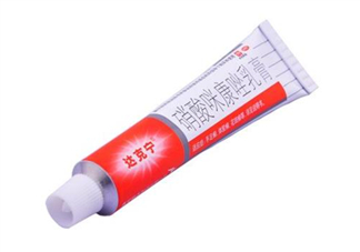 達(dá)克寧能治灰指甲嗎？達(dá)克寧能擦臉嗎？
