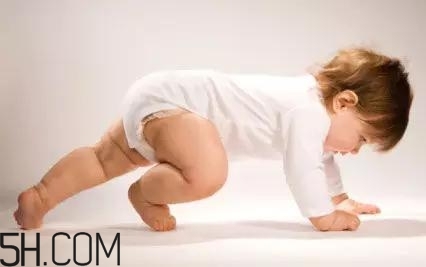 怎樣能夠訓(xùn)練嬰幼兒的肌肉？寶寶為什么總是在鬧騰？