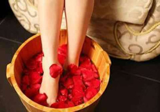 女性冬季泡腳要注意什么？女性泡腳養(yǎng)生的方法是什么？
