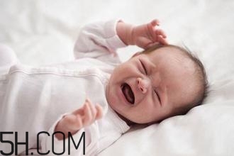 怎樣能夠訓(xùn)練嬰幼兒的肌肉？寶寶為什么總是在鬧騰？